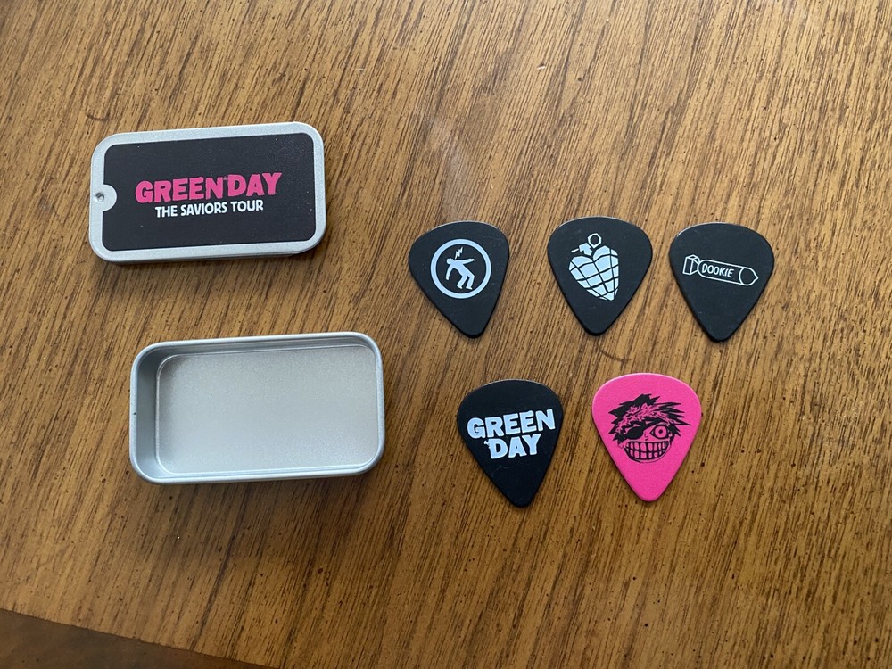 GREEN DAY SAVIOURS TOUR 2024 GUITAR PICK PACK WITH CASE VIP EXCUSIVE