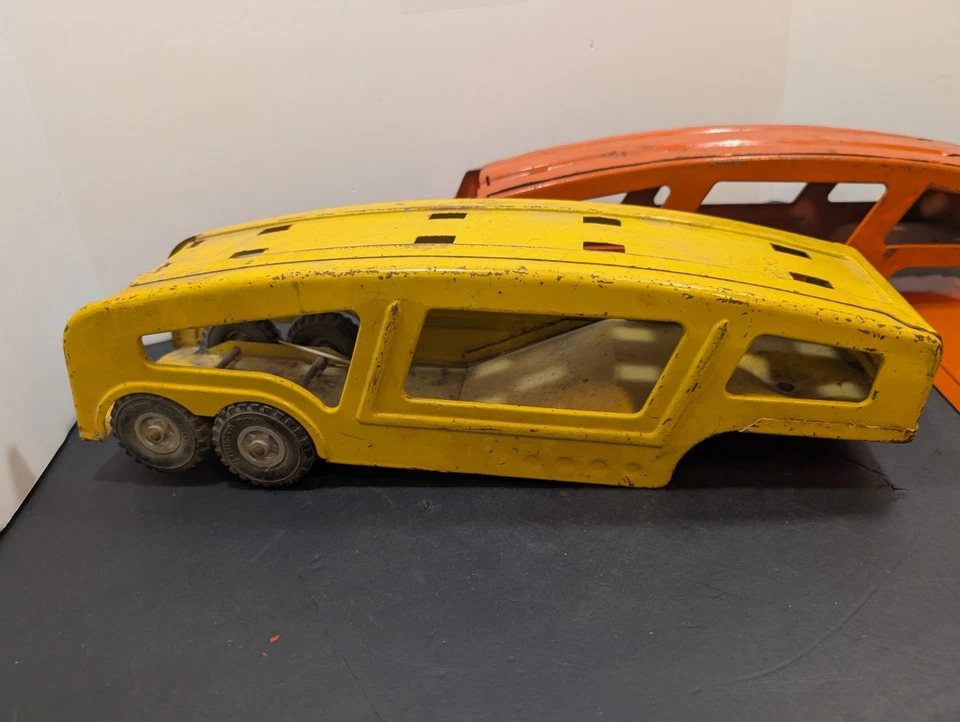 2x Lot Vintage Pressed Steel Structo Auto Haulaway Yellow Orange Car Carriers - Image 2 of 4