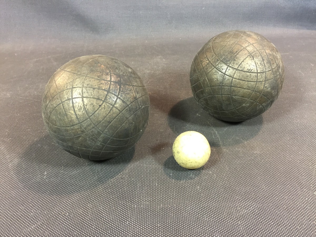 Ancienne Paire De Boules De Pétanque Avec Cochonnet Et étui En Cuir Vintage