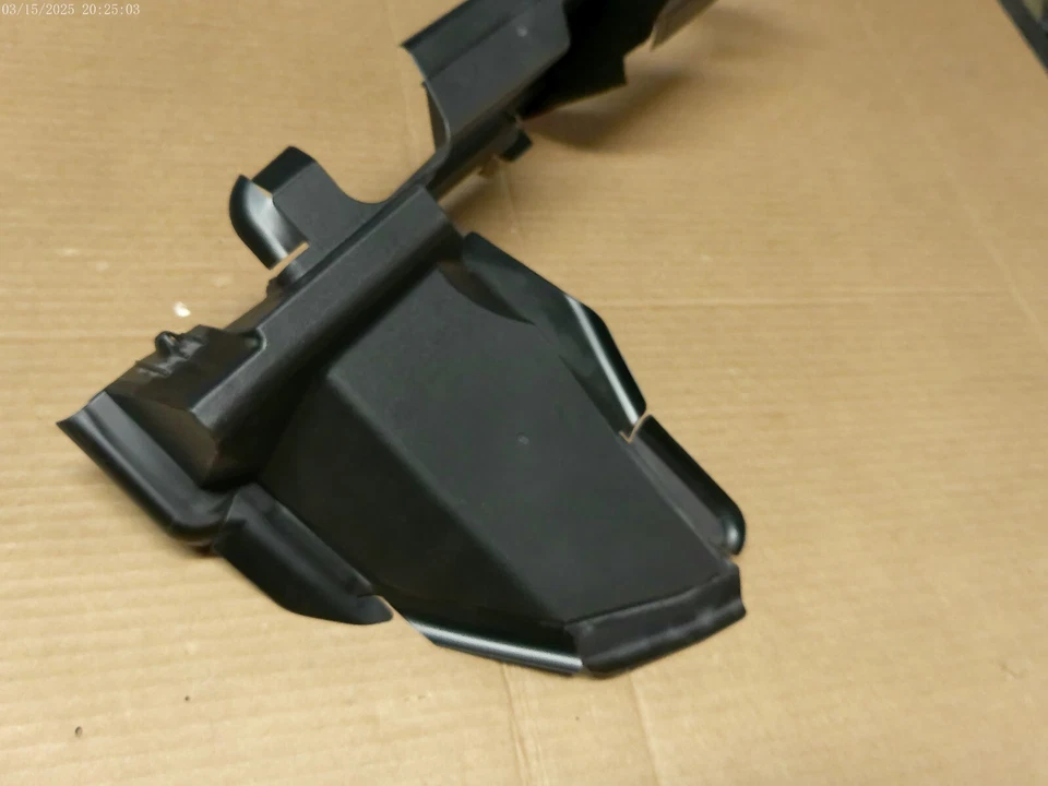 Radiador delantero derecho guía de aire OEM # 16593-25090 2019-2024 Lexus ES 350 ES 300h Foto 4 de 4