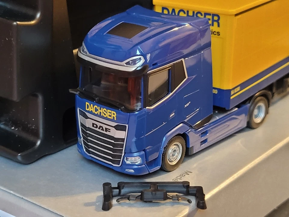 DAF XG+  Dachser  Intelligent Logistics - Tautliner  SA 18380 958110 - Bild 4 von 4