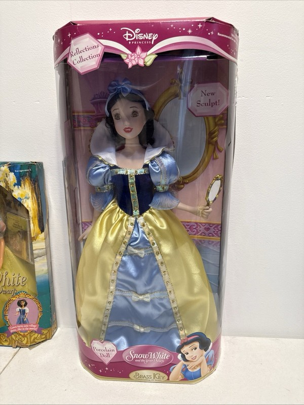 Disney 2005 Snow White Porcelain Doll 20” Brass Key Keepsakes