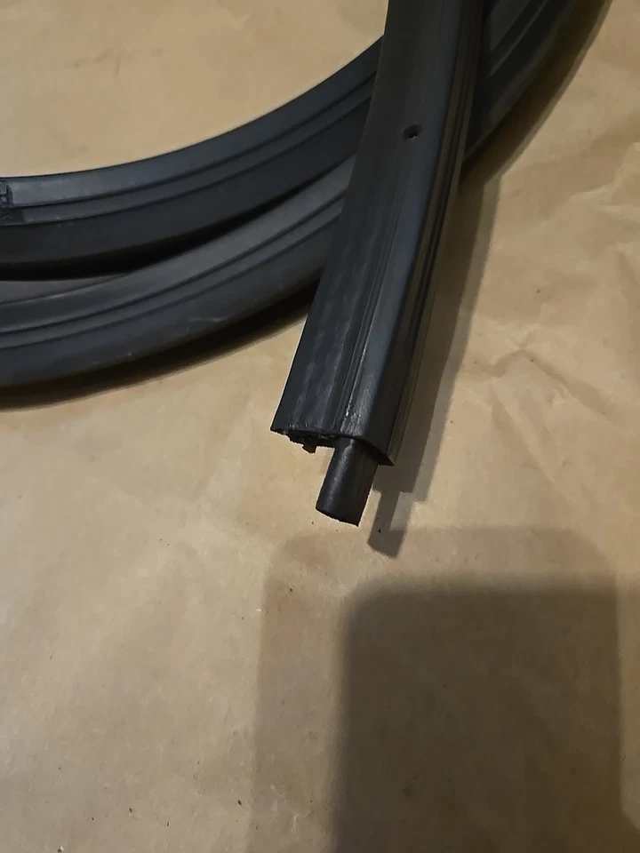 1981-88 G BODY Oldsmobile CUTLASS Supreme Salon 442 Rear Trunk Gasket Orig GM - Image 4 of 4