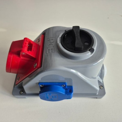 Kopp CEE-Kombi-Wandsteckdose 3- und 5-polig Elektro Installation 16A 1070.0000.0