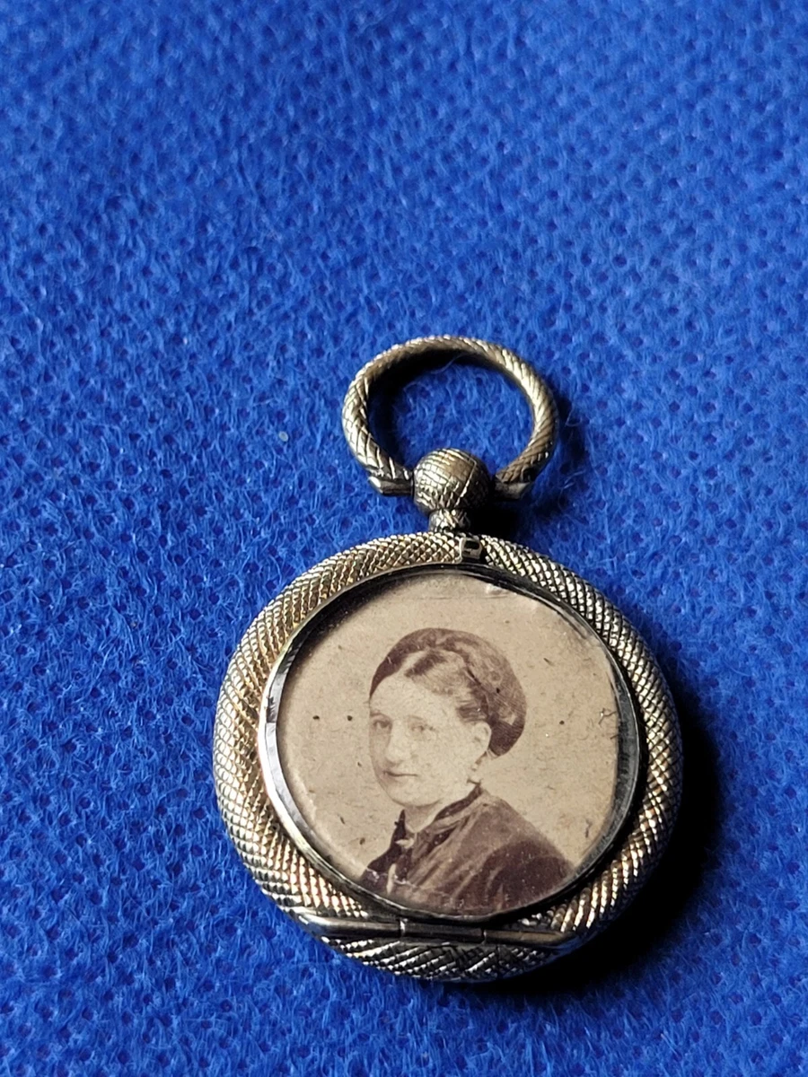 ANTIQUE VICTORIAN PINCHBECK DOUBLE PHOTO LOCKET PENDANT