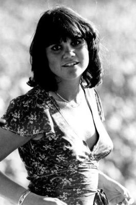 Linda Ronstadt 1970's in concert pose 24x36 Poster | eBay