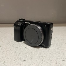 Sony Alpha NEX-6  DSLR Like Digital Camera 16.1MP, Black + Battery