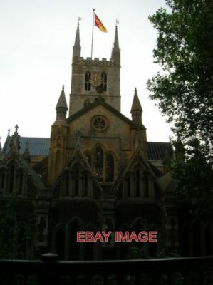 PHOTO  SOUTHWARK CATHEDRAL FROM BOROUGH HIGH STREET SE1  2006