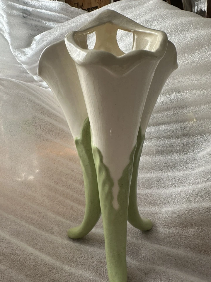 Зеленая и белая красивая ваза. - Изображение 2 из 3