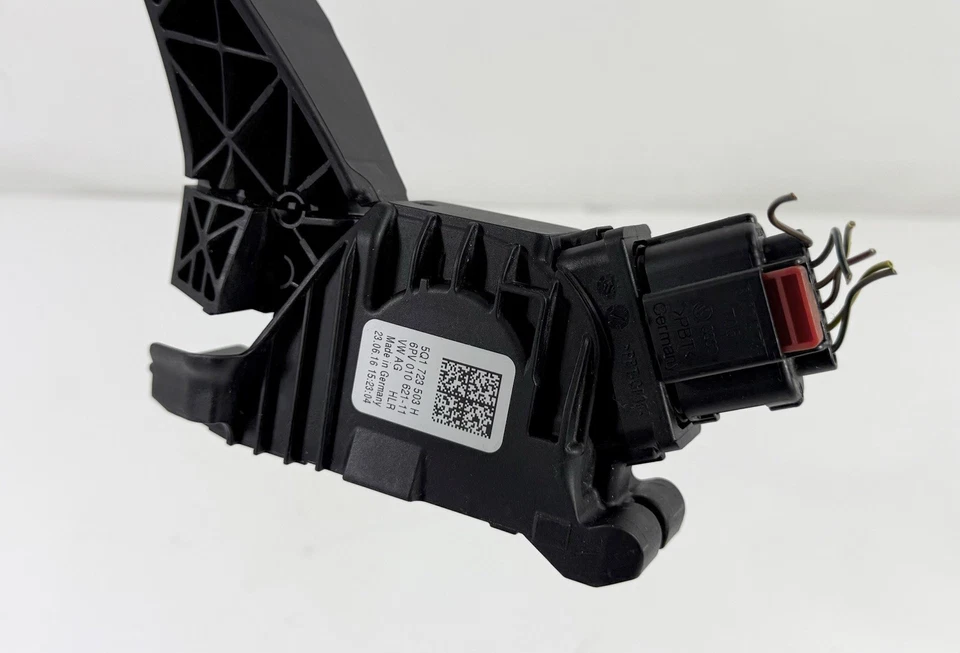 Педаль газа в сборе для акселератора Volkswagen GTI 2015-2017 годов выпуска от оригинального производителя 5Q1721503H - Изображение 4 из 4