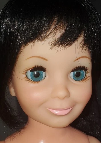 Vintage Ideal's Tressy Moving- Groving Tressy Doll. Growing Hair Doll