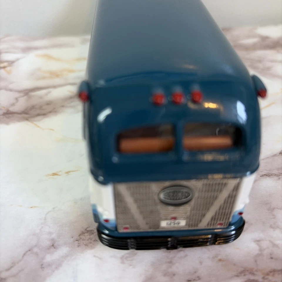 1995 Corgi Classics Greyhound Lines GM  Join The Waves Diecast Bus # 98473 NIB - Image 4 of 4