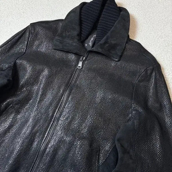 Transit Python Pattern High Neck Lambskin Leather… - image 3