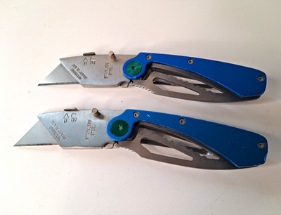 2x Folding Utility Knife Box Cutter, Blue Handle, Replaceable Stainless Blade