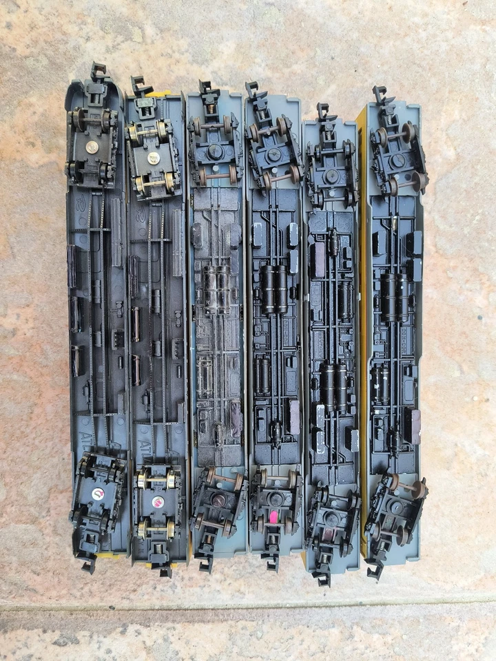 N scale Mixed Union Pacific smooth-sided lightweight passenger 6 car set used - Image 4 of 4