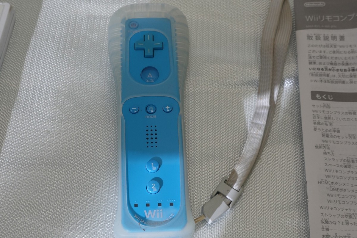 Wii Sports Resort w/ Wii Remote Plus Bundle Japanese Version