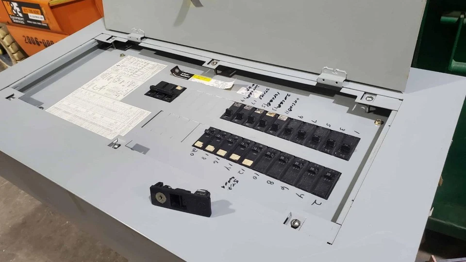 GE AQF3301ABX Panelboard A Series 30-Slot 208Y/120V 125A Max, 100A Main, 3Ph 4W - Image 2 of 4