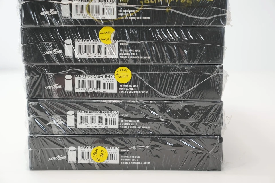 The Walking Dead Omnibus Vol. 6 SIGNED & NUMBERED Limited Edition Volume 6 RARE - Image 3 of 3