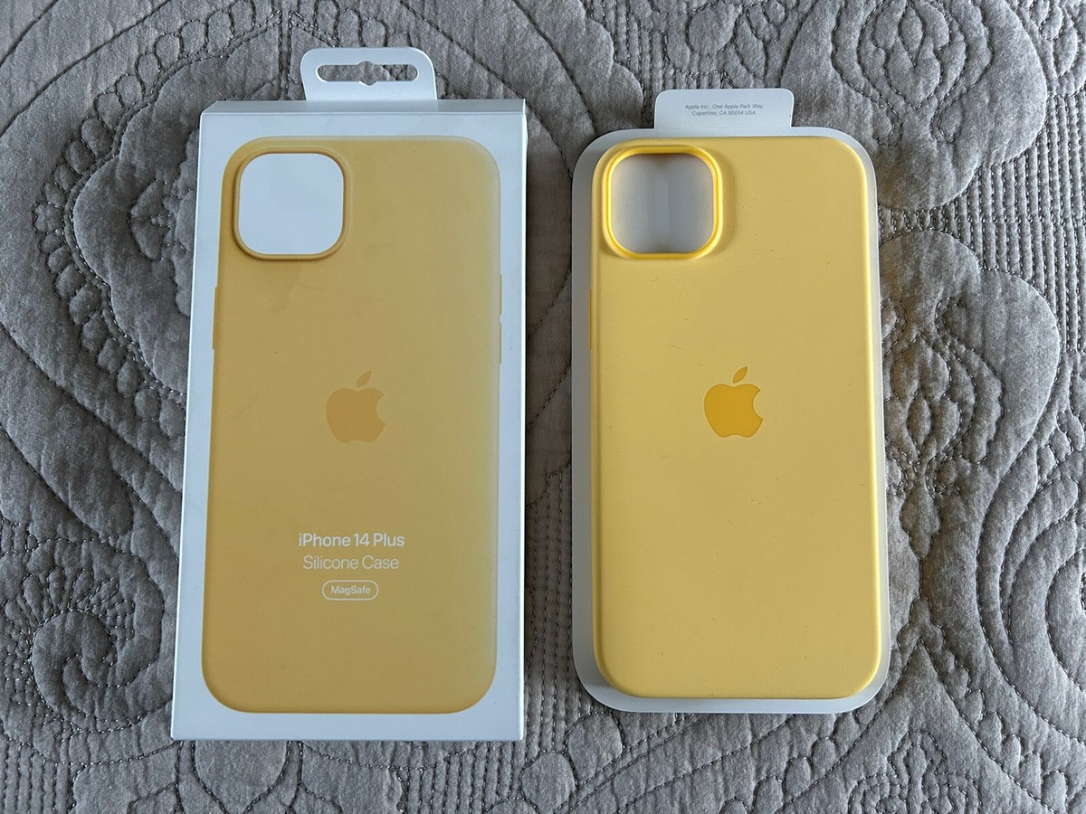 Apple iPhone 14 Plus Silicone Case with MagSafe in Sunglow - NIB
