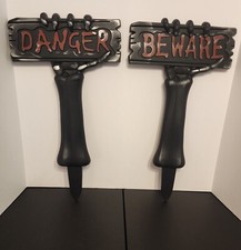 Halloween Yard Signs Danger and Beware Warning Plastic Signs Lawn Outdoor New