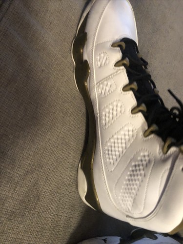 Estatua Jordan 9 Retro 2015 Talla 12 Usada 302370-109 Con Caja Blanco Negro Oro - Imagen 5 de 12