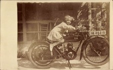 Foto Ak kleines Mädchen auf einem DKW Motorrad, Kennzeichen... - 11556209