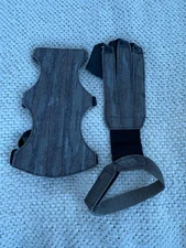 Vintage Archery Arm Guard and Finger Tabs Matching