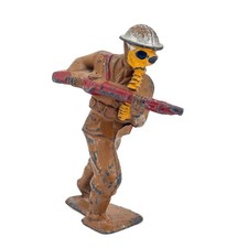 749 Barclay Manoil Wearing Gas Mask w/ Rifle Gun Soldier Dime Store Cast Scarce