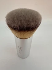 IT COSMETICS COMPLEXION PERFECTION BUKI BRUSH - BRAND NEW!