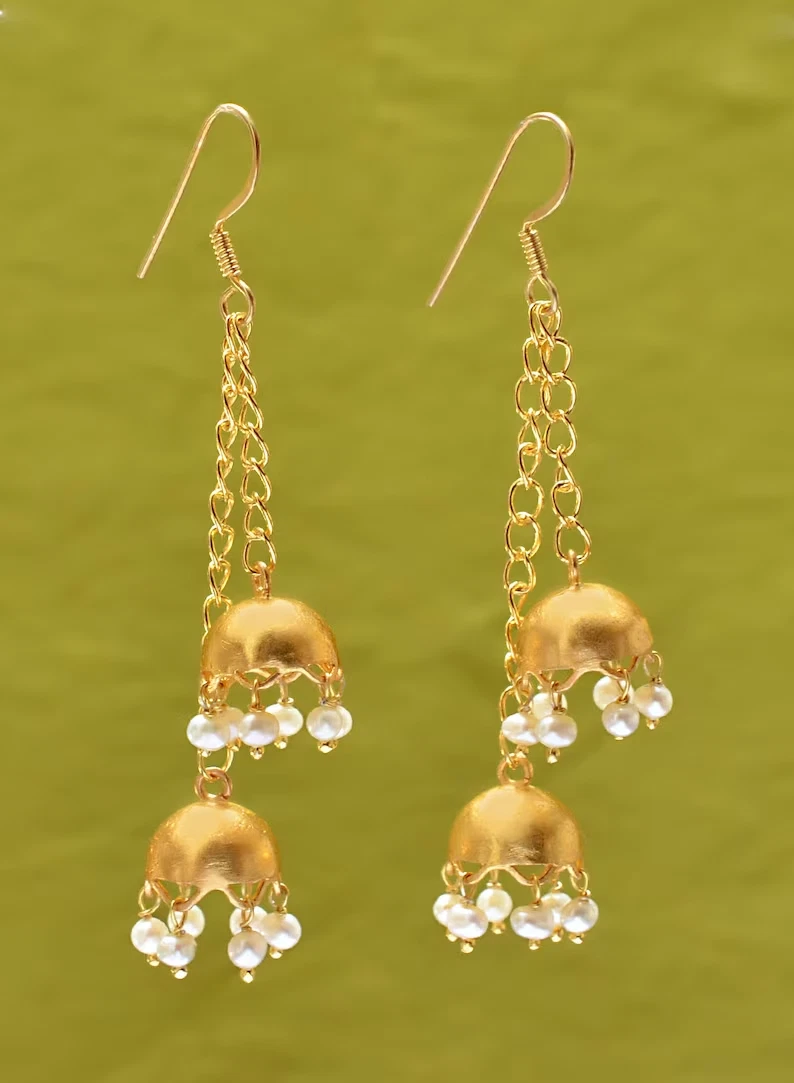 Sui dhaga deals movie earrings