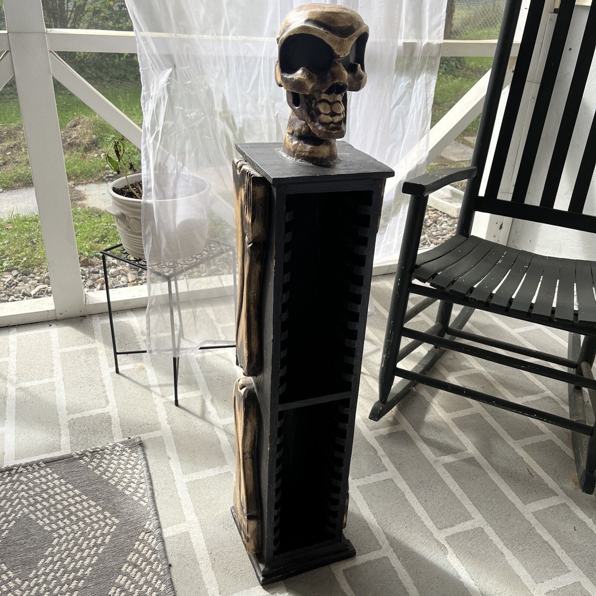 『レア』ユニークな骸骨デザインのCDラック・インテリア置物 Skeleton Halloween Gothic Vintage Wood 22CD Rack Storage Organizer