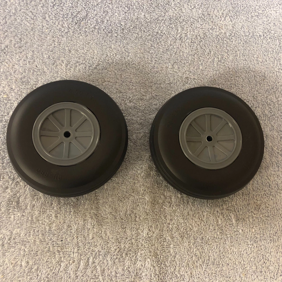 2ea DU-BRO Large Scale Treaded Wheel 4-1/2 inch DUB450TV - Image 3 of 4