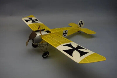 DUMAS #331 Fokker EINDECKER E111 - Assembly Required
