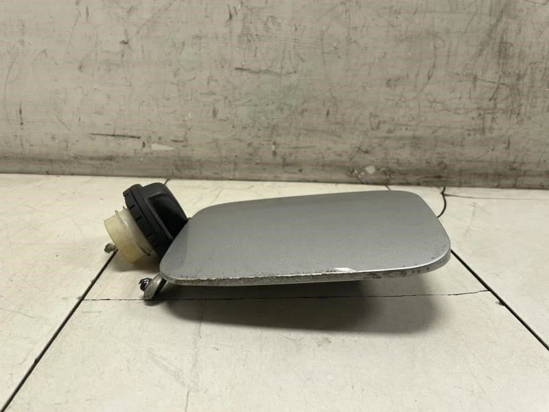 2007 TOYOTA CAMRY LE TAMPA DA PORTA DO TANQUE DE COMBUSTÍVEL TITÂNIO CINZA METÁLICO FABRICANTE DE EQUIPAMENTO ORIGINAL+ - Imagem 2 de 4