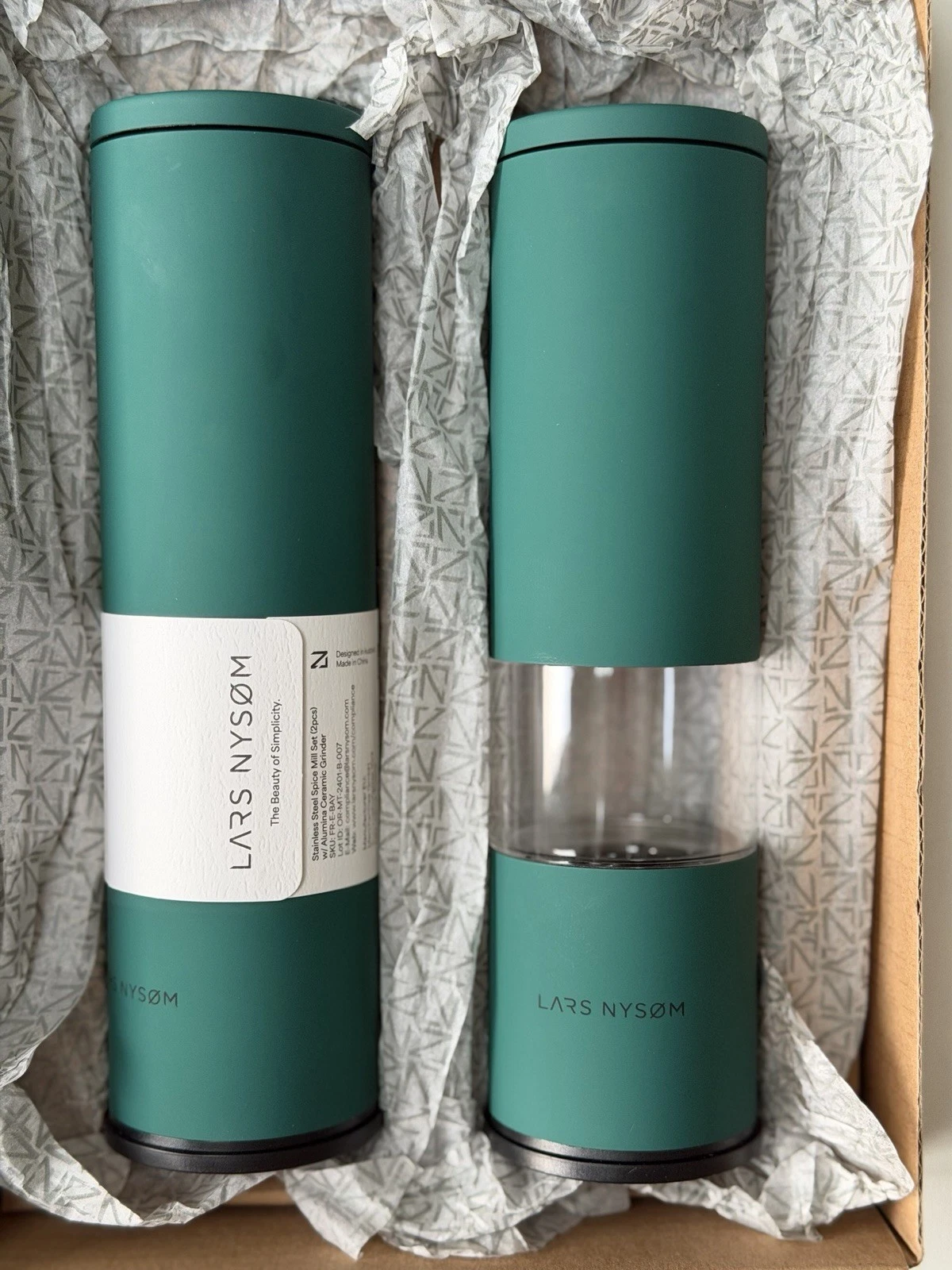 LARS NYSOM Salt & Pepper Grinder Set – Stainless Steel Adjustable Mills Green
Opens in a new window