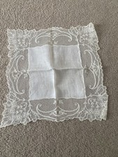 BEAUTIFUL VINTAGE 1960'S ERA PURE LINEN  LACE WEDDING HANDKERCHIEF 10 X 10 INCH