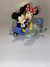Disney Parks Minnie & Mickey Riding Dumbo Pull Back Juguete Coche Paseo Coleccionable NUEVO