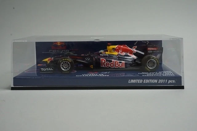 1:43 MINICHAMPS 413110271 Red Bull Racing Renault Show Car 2011 S.Vettel #1 - Image 4 of 4