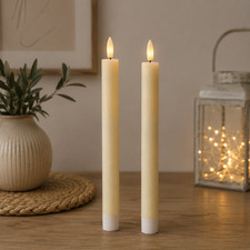 Produktbild - 2x LED Stabkerzen Tafelkerzen Dinnerkerzen Echtwachs 24cm Timer Rustik creme