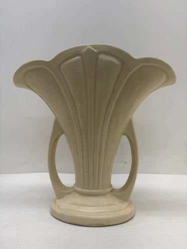 Hull USA Pottery Cream Plain Line #47-9 Granada/Mrdi Gras Fan Vase 9 1/2" Tall