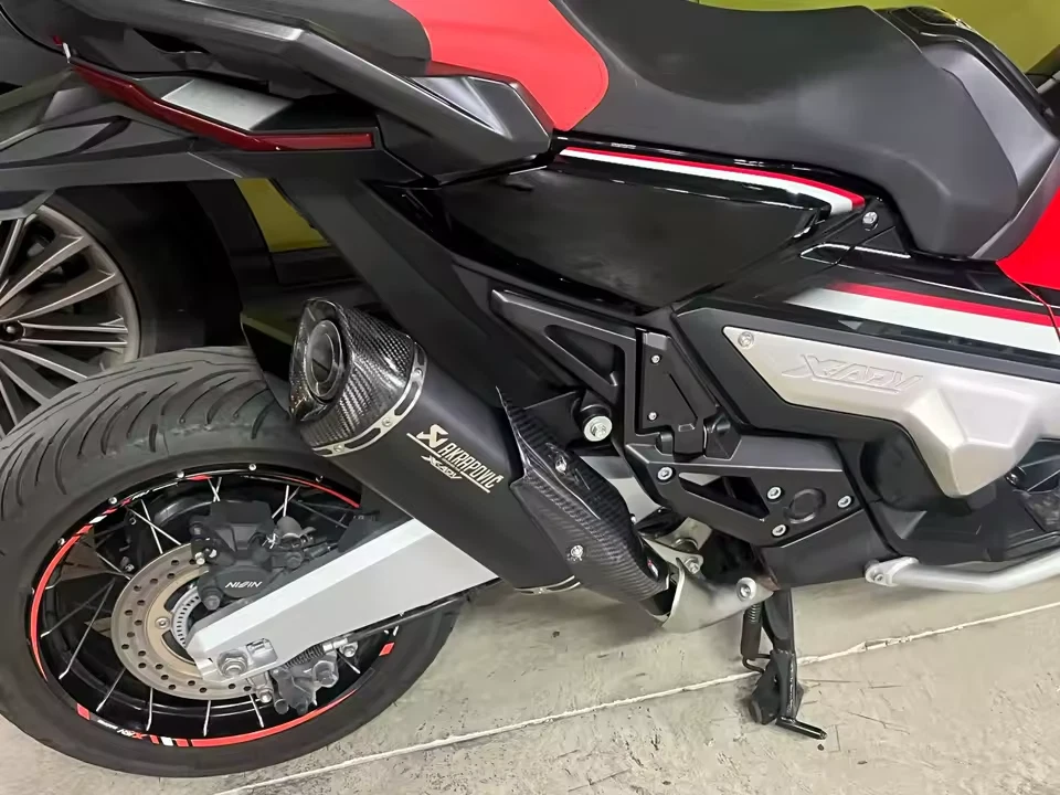 MARMITTA TERMINALE DI SCARICO CON LOGO AKRA CARBONIO HONDA X-ADV 750 2017-2025 - Imagen 4 de 4