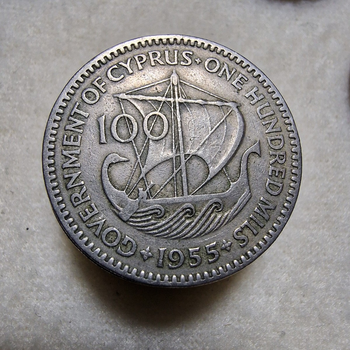 キプリス CYPRIS COIN CASE Cyprus 100 Mils Coin 1955 - KM# 37 / *One Coin* - Read Description