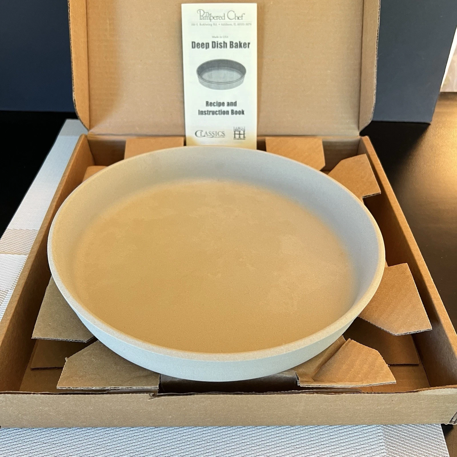 The Pampered Chef Deep Dish Baker 1390 NEW OPEN BOX Scraper Instructions 11”
Opens in a new window o