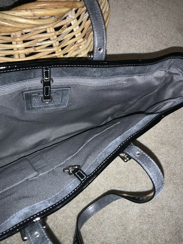 Coach authentische Handtasche Beuteltasche schön groß, schwarzes Lackleder, gefüttert EUC $ 659 - Bild 3 von 6