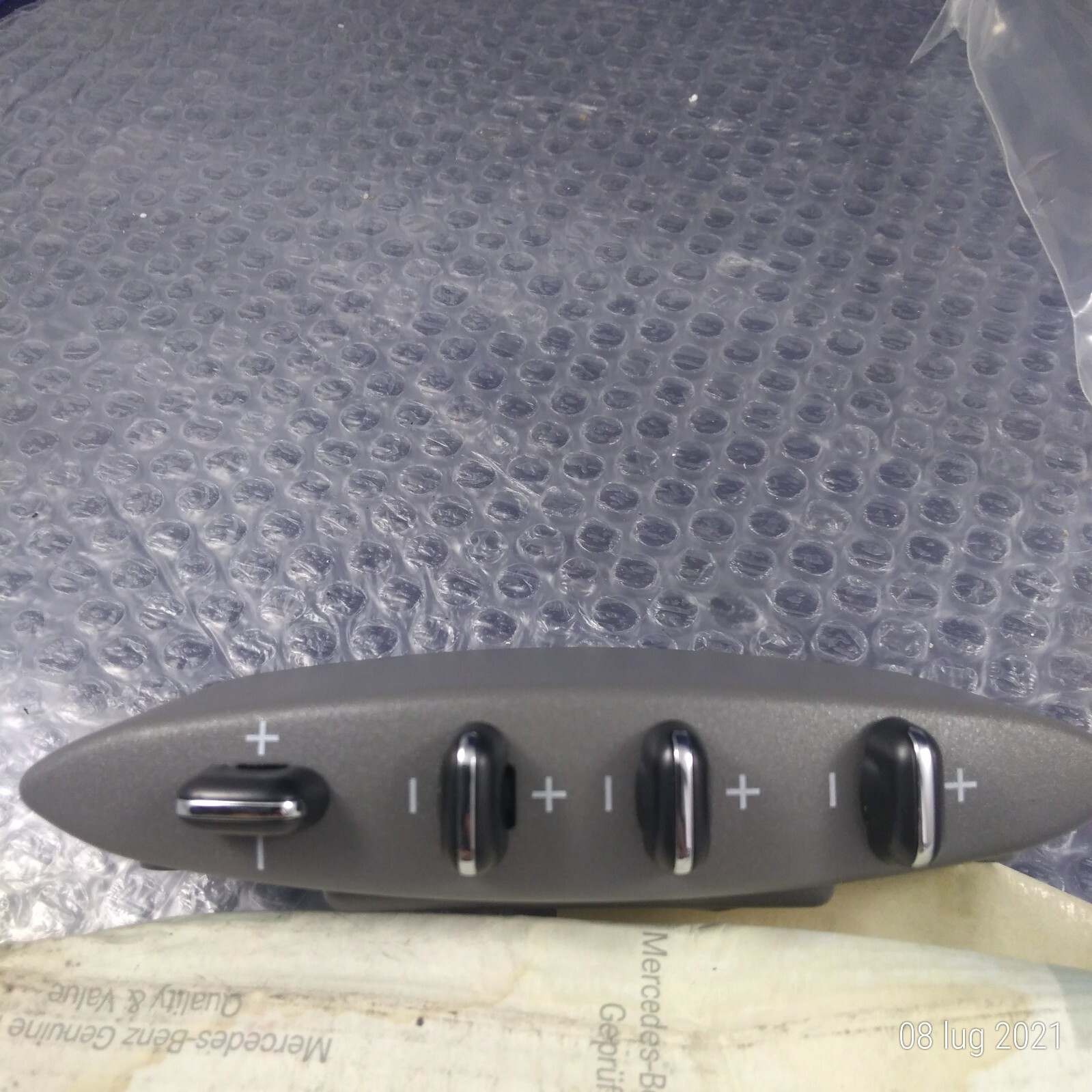 Valve Regulator Backrest Seat Right A2098000278 7G50 Fits MB W203 W209