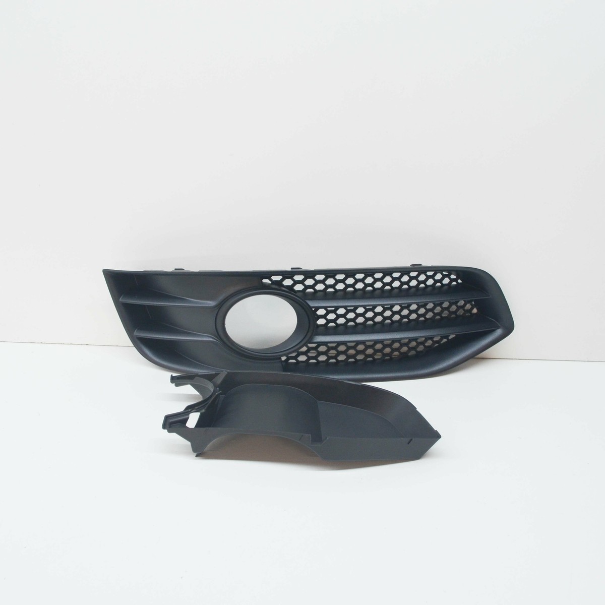 NEW AUDI A3 8P1 FRONT BUMPER RIGHT FOG LIGHT 8P0807682G ZDE 8P0