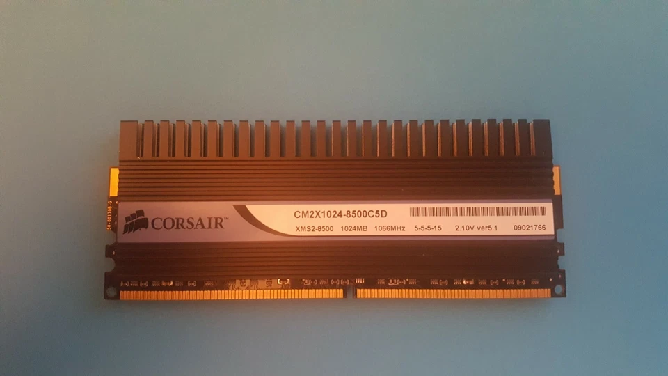 CORSAIR DOMINATOR 2GB 2 X 1GB CM2X1024-8500C5D XMS2-8500 1066MHz 5-5-5-15 - Photo 4/4