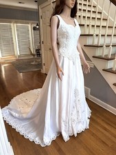 Romantic Bridals Open Chest Wedding Dress Sleeveless Gowns Pearls Elegant Size 6
