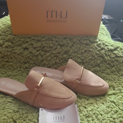 MUSSHOE Beige Faux Suede Closed Toe Mule Flats Women's Size 6 Slip On Buckle