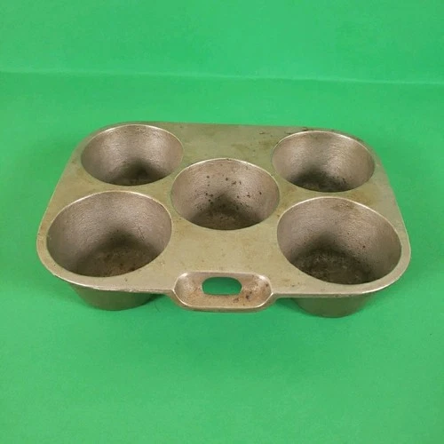 Vintage Wagner Ware Q1335 Cast Iron Muffin Cupcake Pan